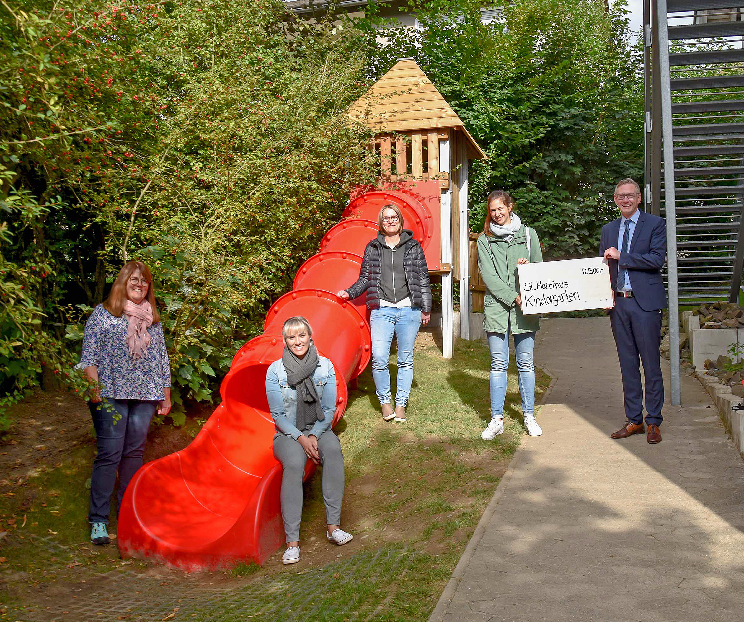 Neue Rutschröhre für St. Martinus Kindergarten in Olpe