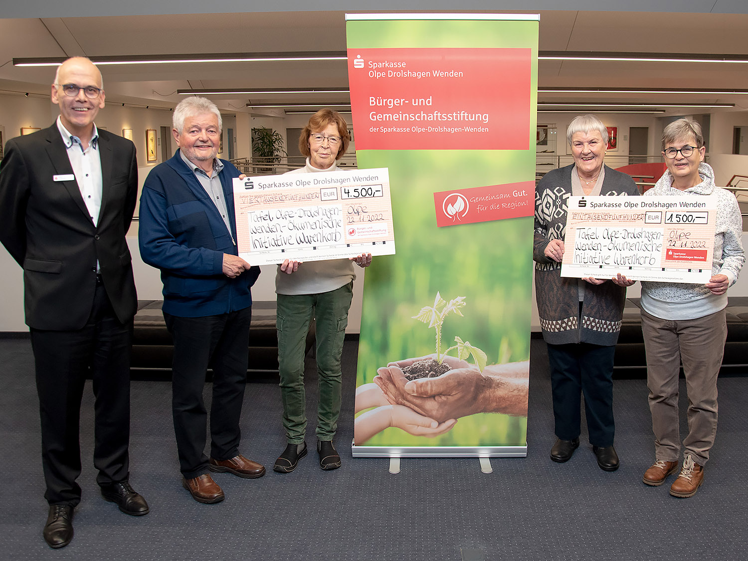 Sparkasse schüttet Stiftungserträge aus