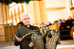 Der neue Erzbischof von Paderborn, Dr. Udo Markus Bentz, spricht bei der Bekanntgabe im Paderborner Dom. Foto: Tobias Schulte / Erzbistum Paderborn