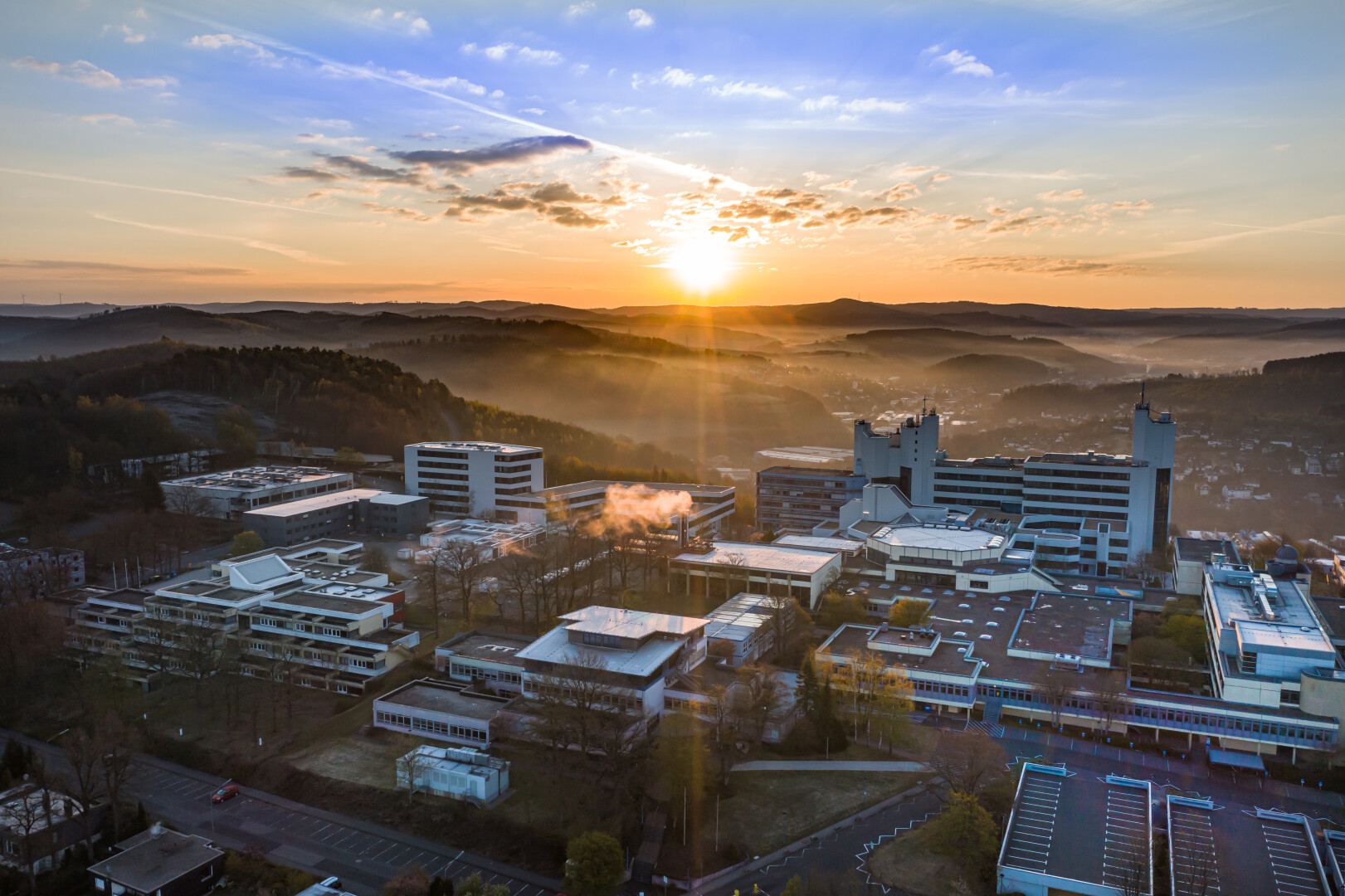 Schülerinnen und Schüler aus NRW und den USA lösen Probleme großer Unternehmen