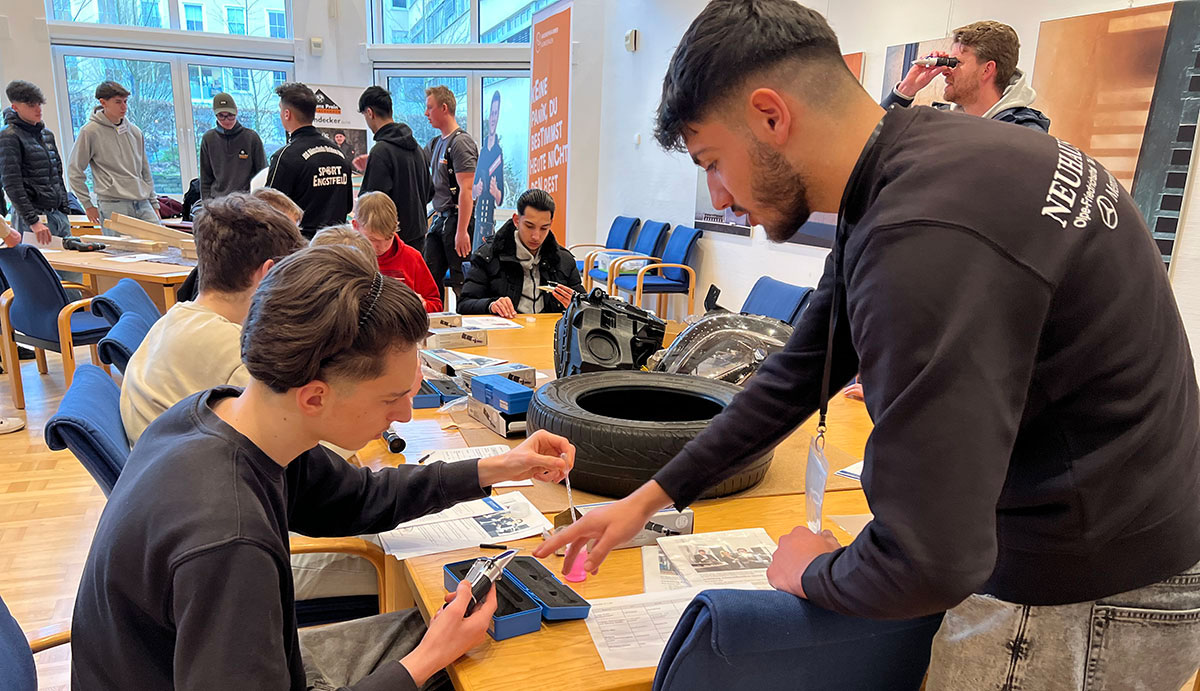 Jugendliche lernen das Handwerk kennen