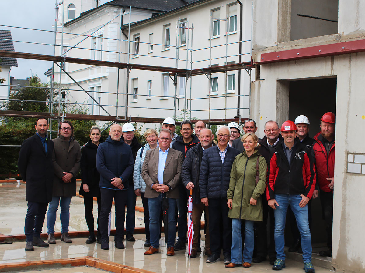 Wohn- und Betreuungsangebot schließt Lücke: Grundstein für „Wohnhof am Grafweg“ gelegt